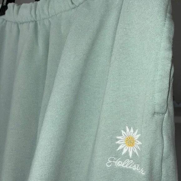 Hollister - Daisy Ultra High-Rise Joggers - Picture 3 of 7